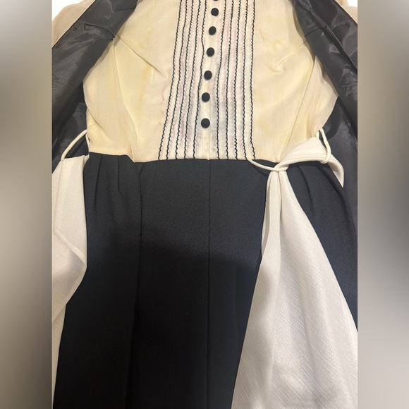 Vintage 60s/70s ILGWU black and white split dress with intricate white bead work - Picture 14 of 16